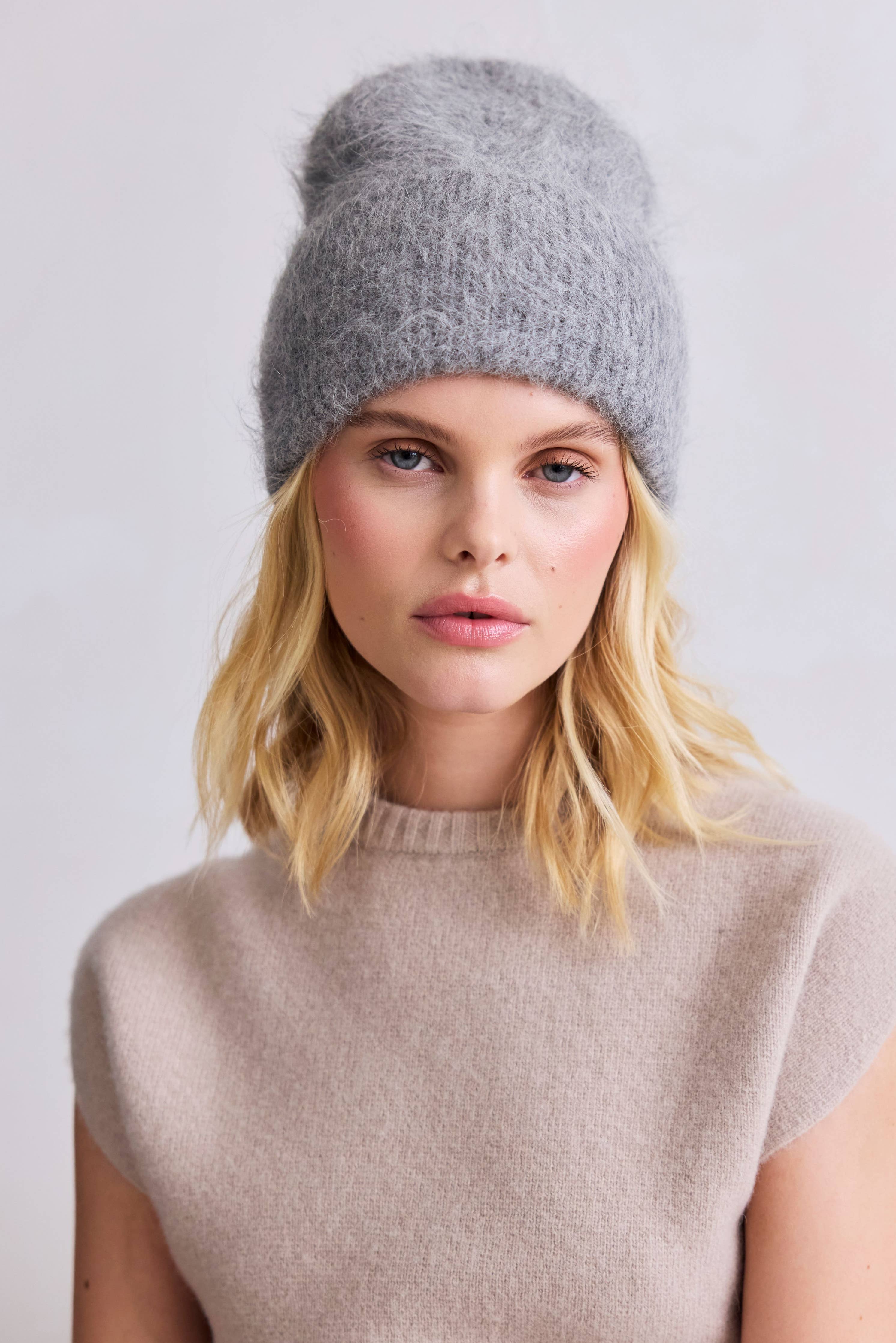 The Alpaca Beanie - Blizzard Grey