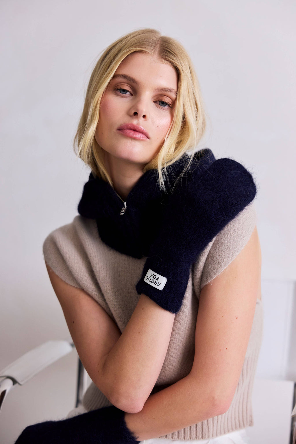 The Alpaca Mittens - Deep Sea Navy