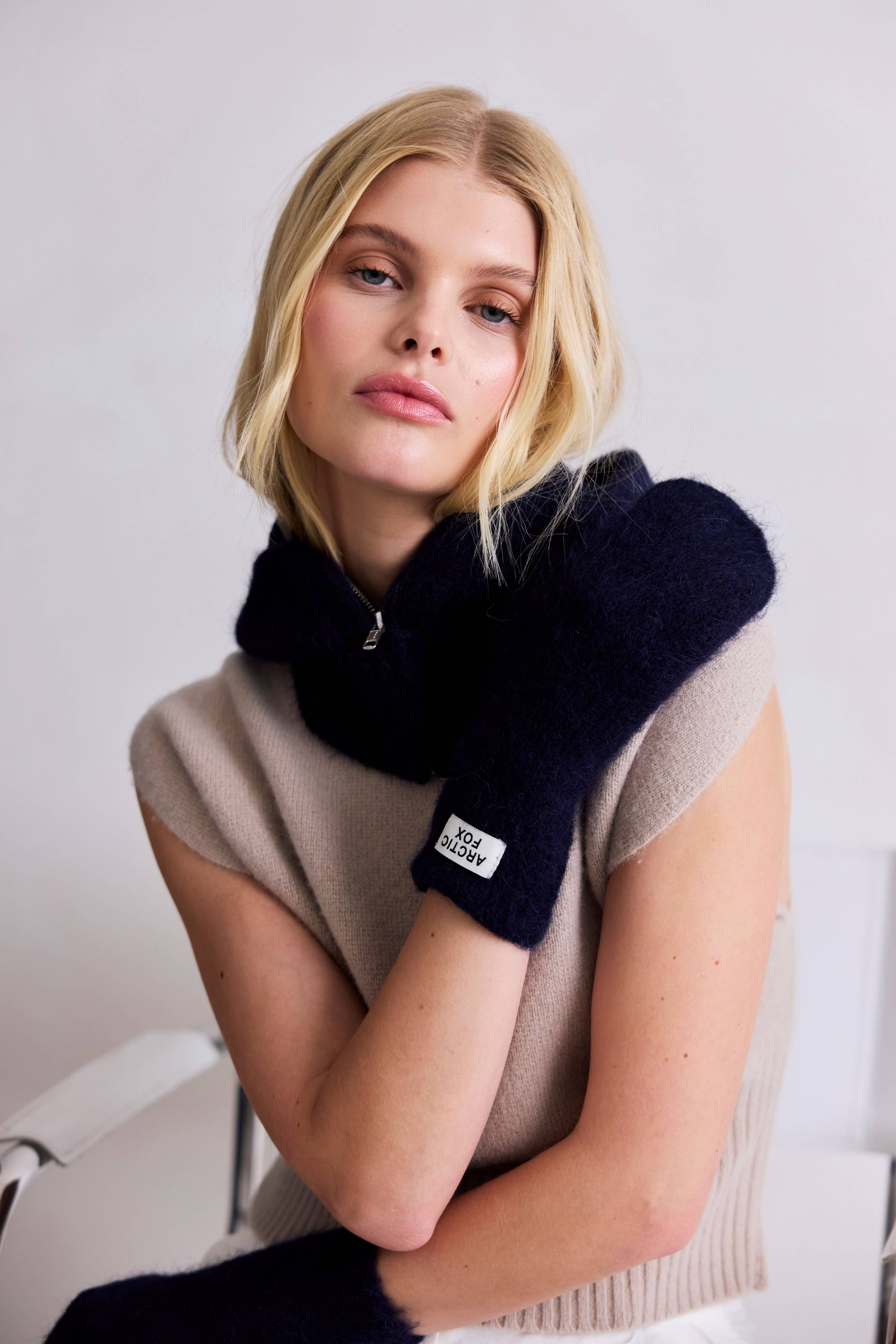 The Alpaca Mittens - Deep Sea Navy