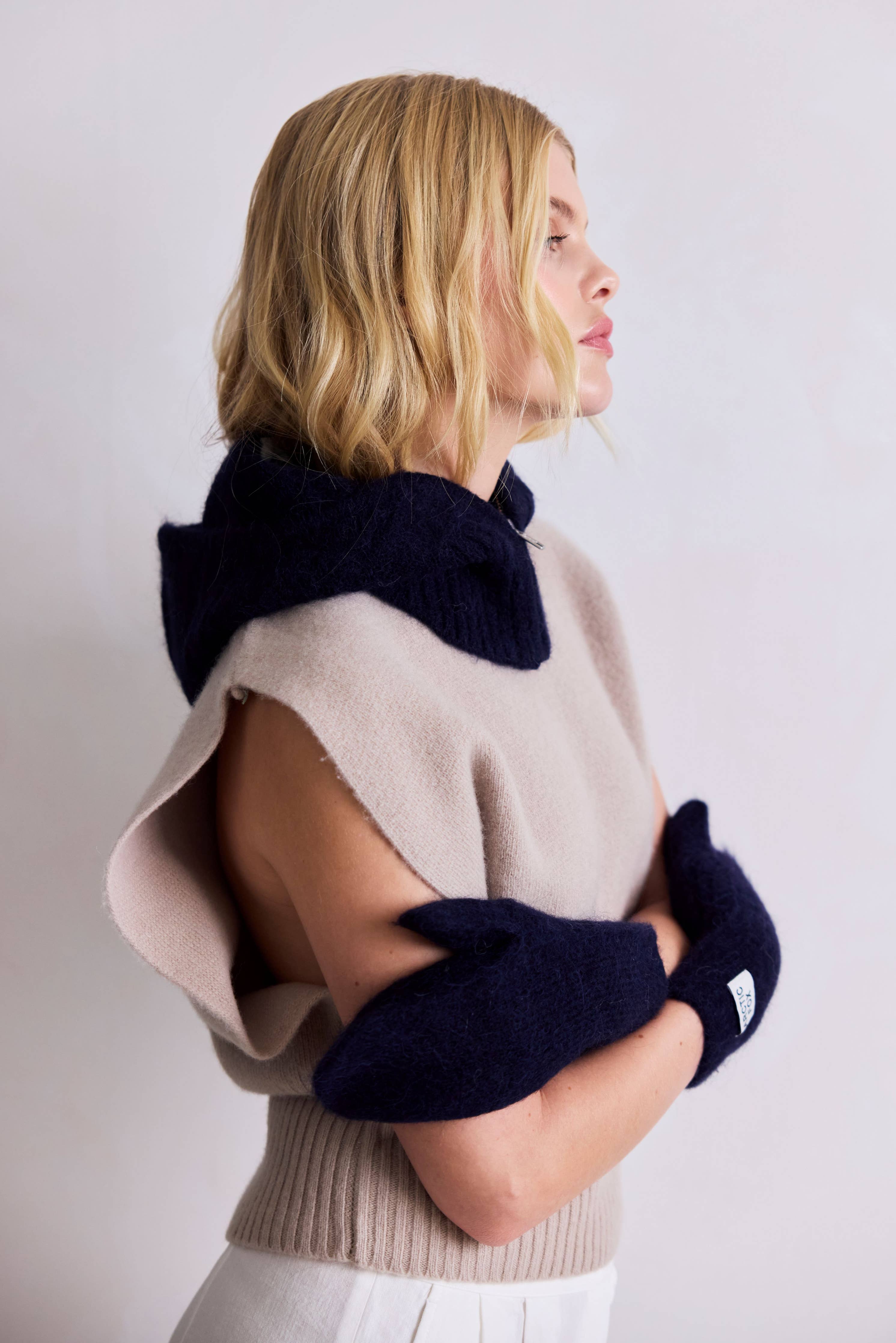 The Alpaca Mittens - Deep Sea Navy